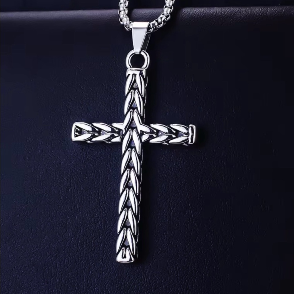 NWT Mens Stainless Steel Woven Wheat Cross Necklace